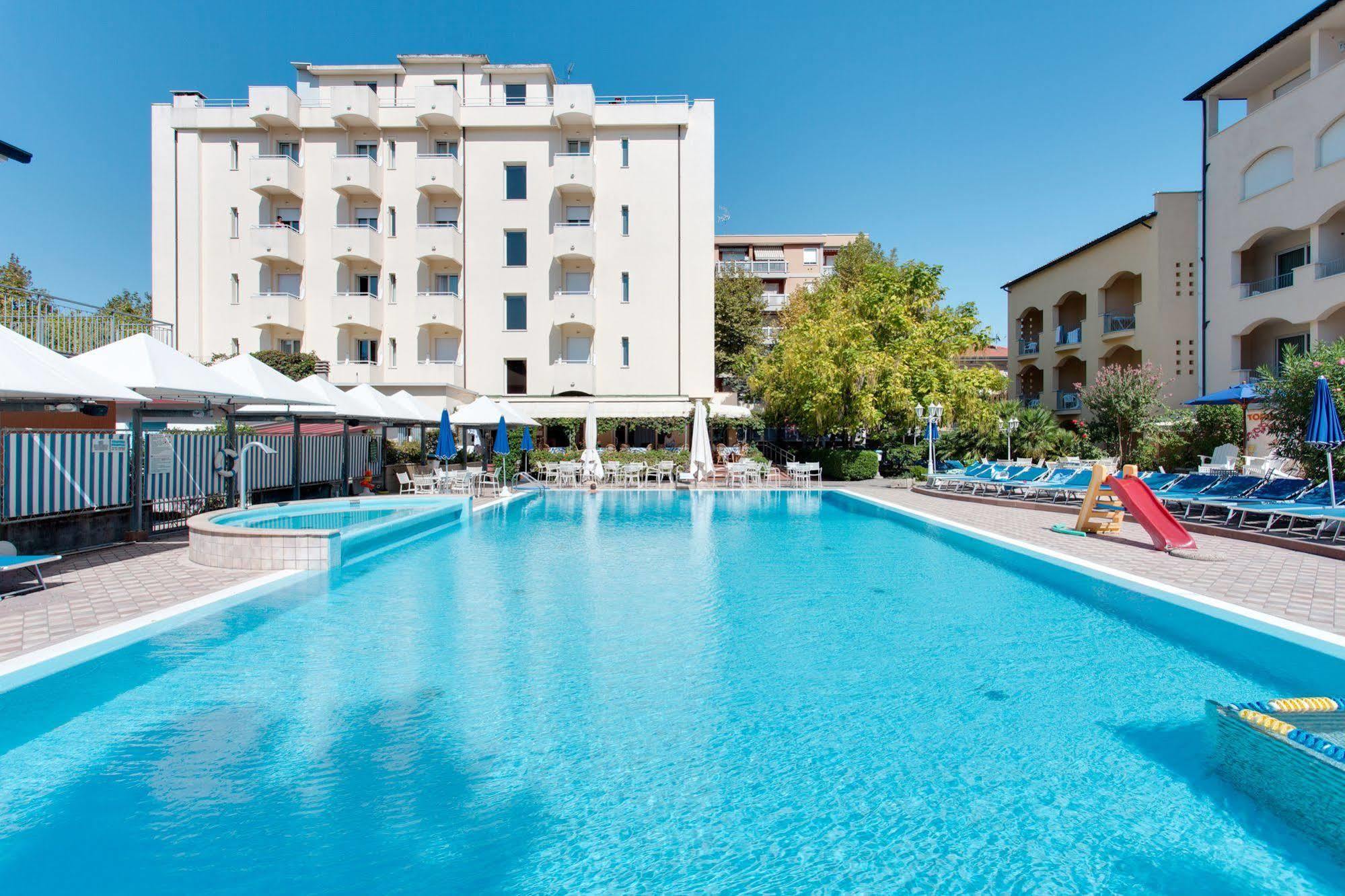 Hotel Sport & Residenza Cesenatico Exteriör bild
