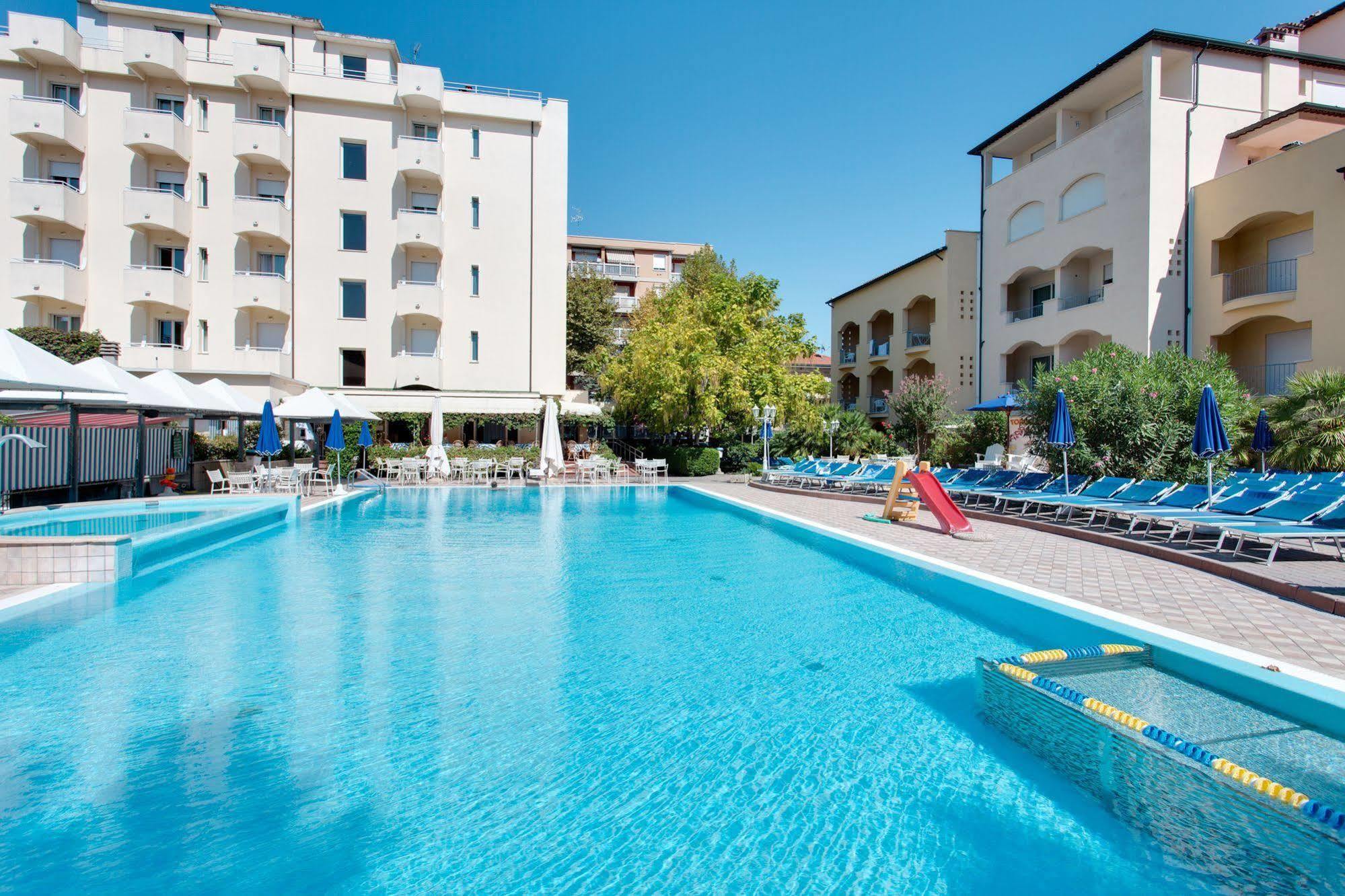 Hotel Sport & Residenza Cesenatico Exteriör bild